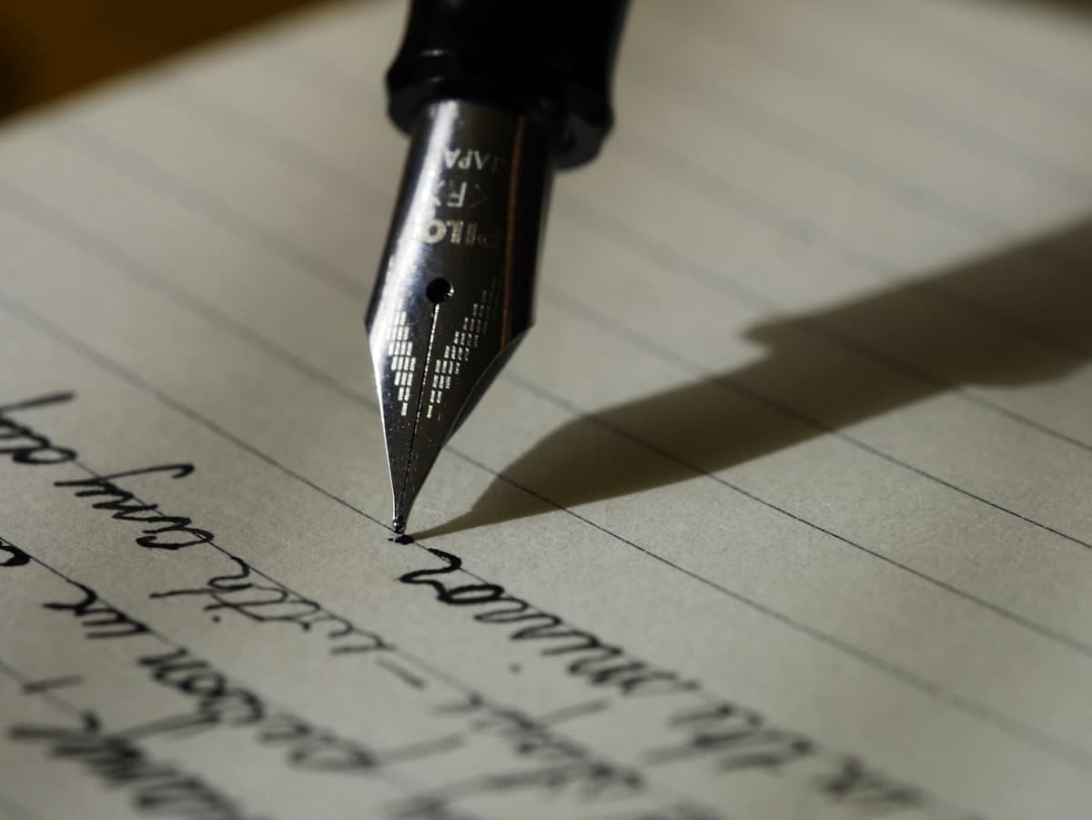 How to Use AI to Write Product Descriptions That Convert (With Examples)